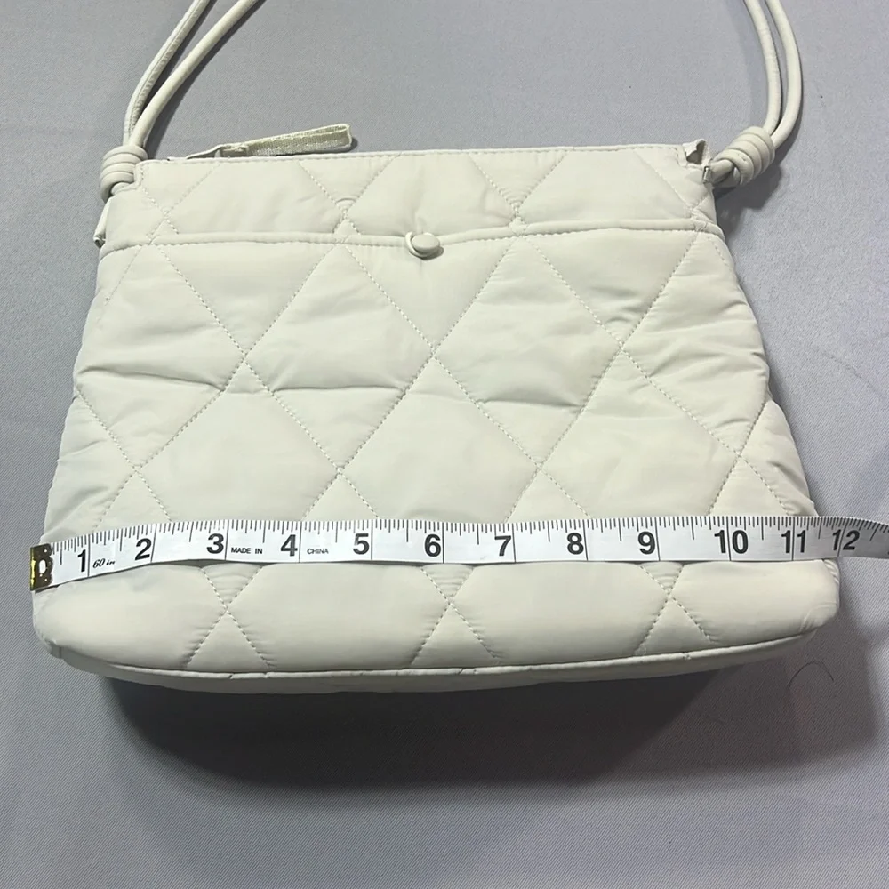 Vera Bradley taupe purse nylon quilted
CLOSET CLEAN OUT SALE! - Picture 8 of 10